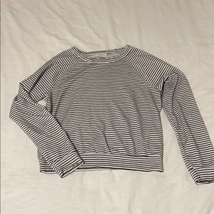 A cute everyday long sleeve shirt. Worn twice.